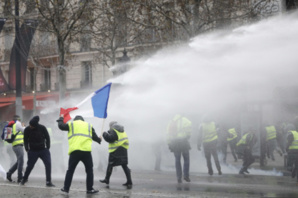 Gilets jaunes, quand de nombreux Français disent "ça suffit!" parce qu'ils n'en peuvent plus. Gilets jaunes, quand de nombreux Français disent "ça suffit!" parce qu'ils n'en peuvent plus.