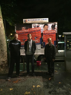 Soirée collage pour une poignée de militants du Rhône