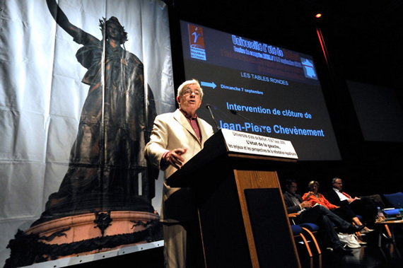 Aider le peuple français à renouer avec son Histoire pour construire une Europe des peuples dans le monde multipolaire de demain Aider le peuple français à renouer avec son Histoire pour construire une Europe des peuples dans le monde multipolaire de demain