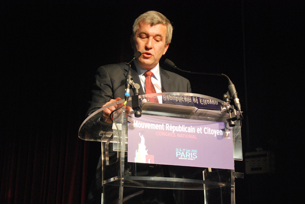 Face à la crise, un candidat républicain Face à la crise, un candidat républicain